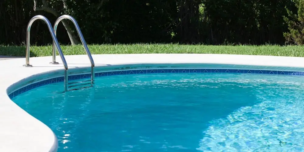 How Much Water Does a Regular Size Pool?